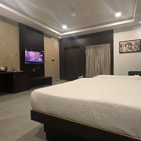 D Wayfarer Inn Resort Erode Εξωτερικό φωτογραφία