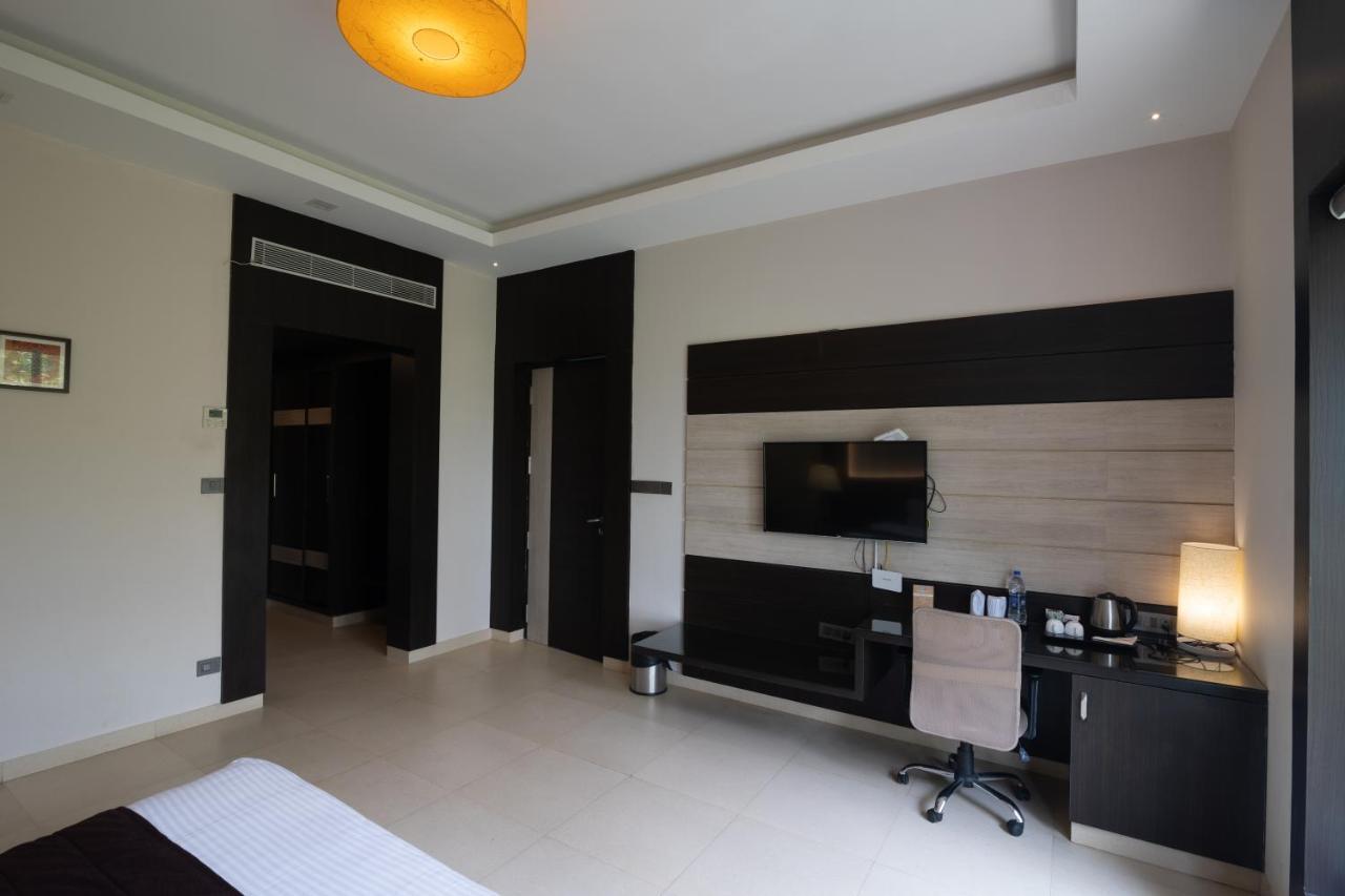 D Wayfarer Inn Resort Erode Εξωτερικό φωτογραφία