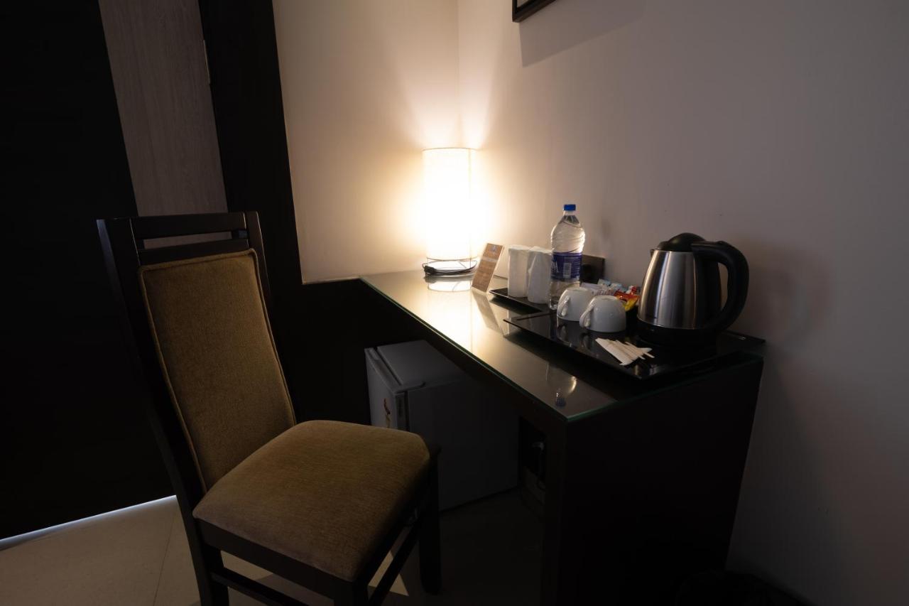 D Wayfarer Inn Resort Erode Εξωτερικό φωτογραφία