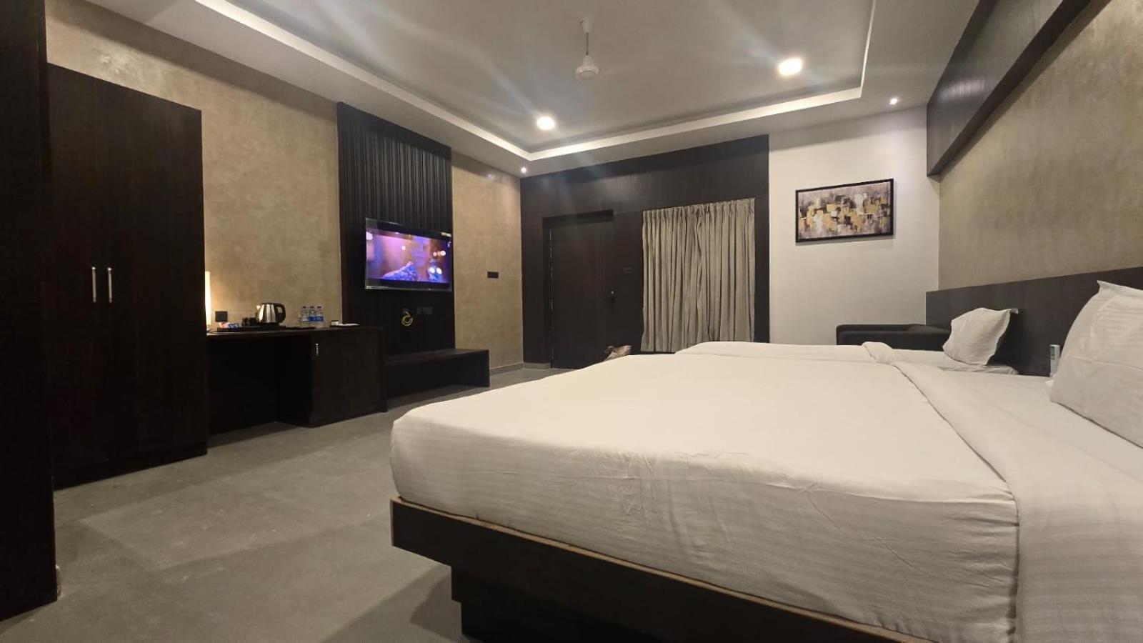 D Wayfarer Inn Resort Erode Εξωτερικό φωτογραφία
