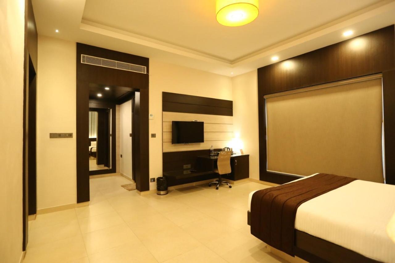 D Wayfarer Inn Resort Erode Εξωτερικό φωτογραφία